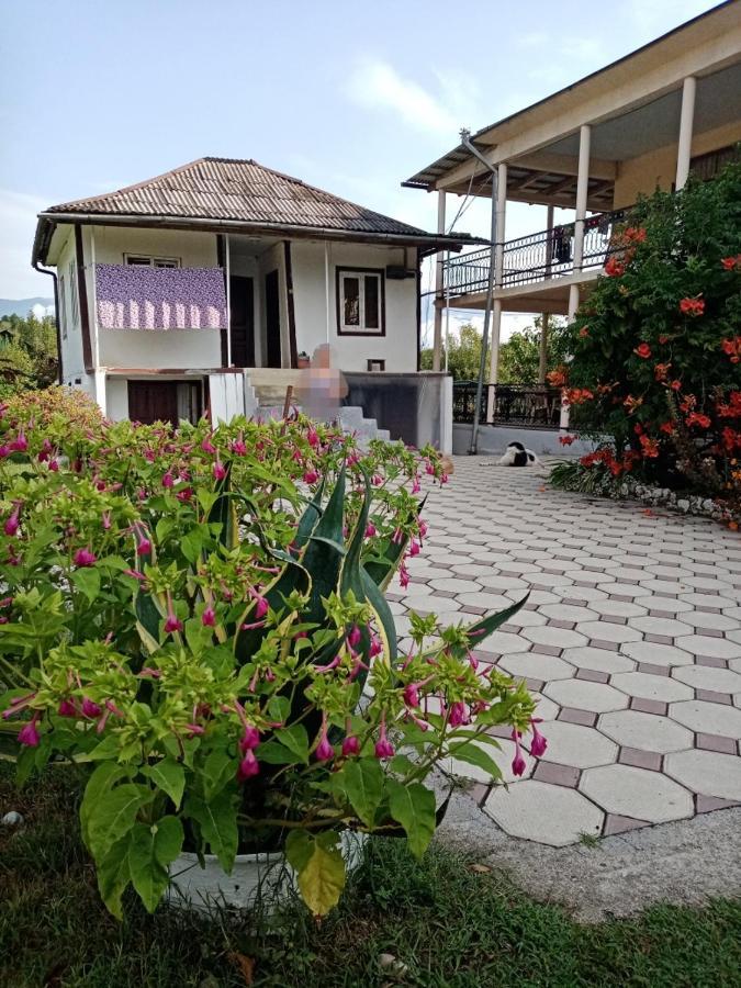 Guesthouse At Oleg'S Zolotoy Bereg กูเดาทา ภายนอก รูปภาพ