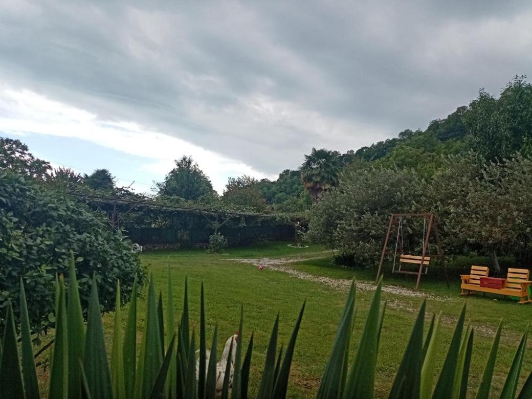 Guesthouse At Oleg'S Zolotoy Bereg กูเดาทา ภายนอก รูปภาพ